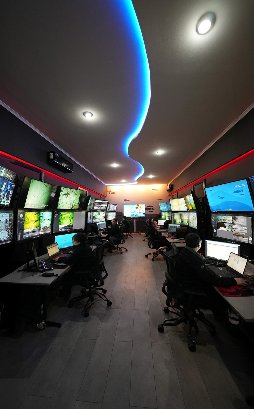 Sala de alimentación remota construida por Rahue para Invermar, con estaciones de monitoreo e iluminación de diseño